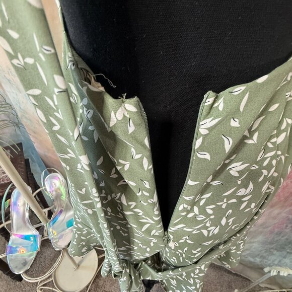 📌Twenty Ten Wear It Your Way Sexy Flirty Floral Romper with Beautiful Backside - Picture 9 of 16